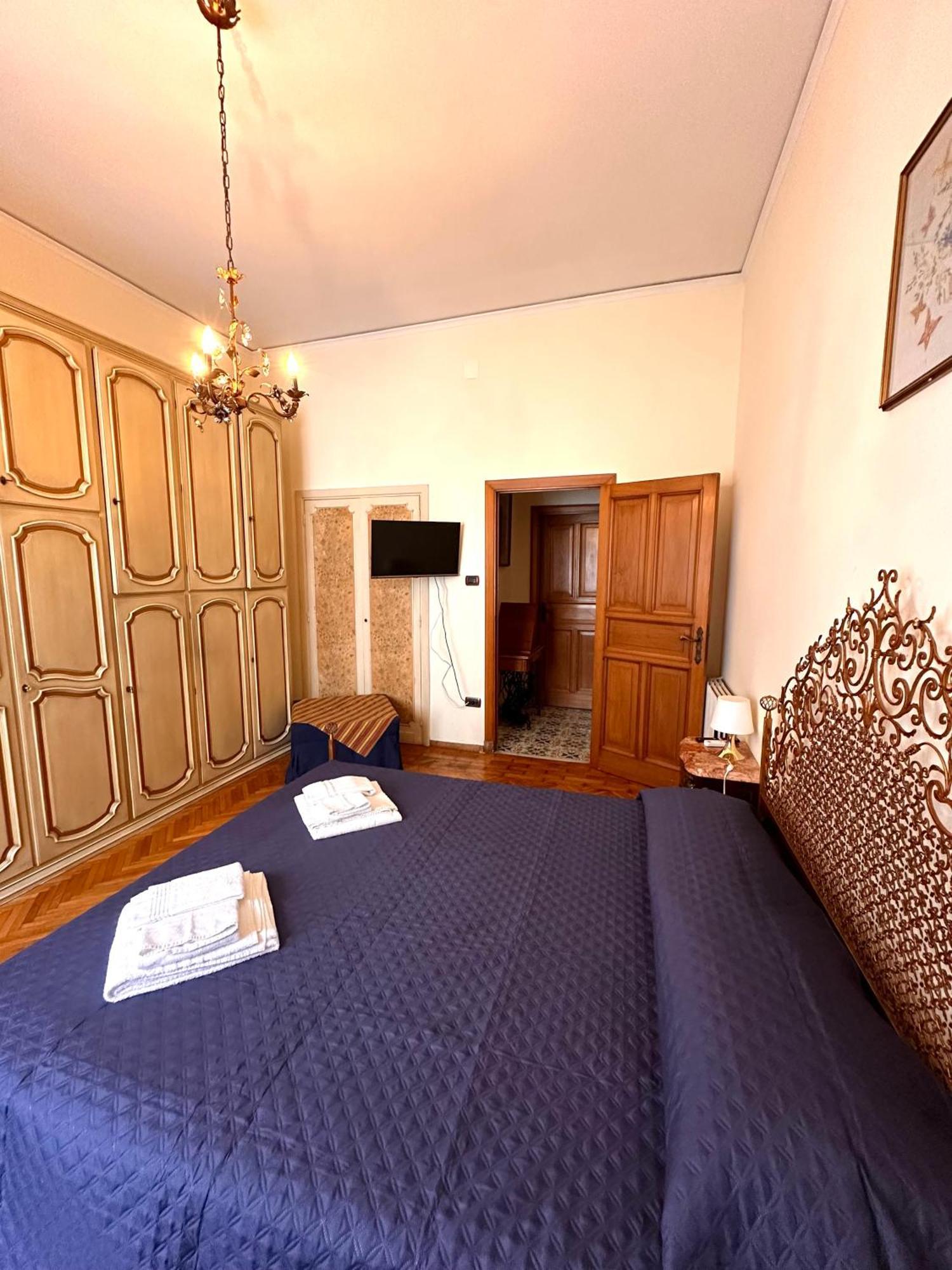 Maman Suite, City Center Near Molo Beverello Napels Buitenkant foto
