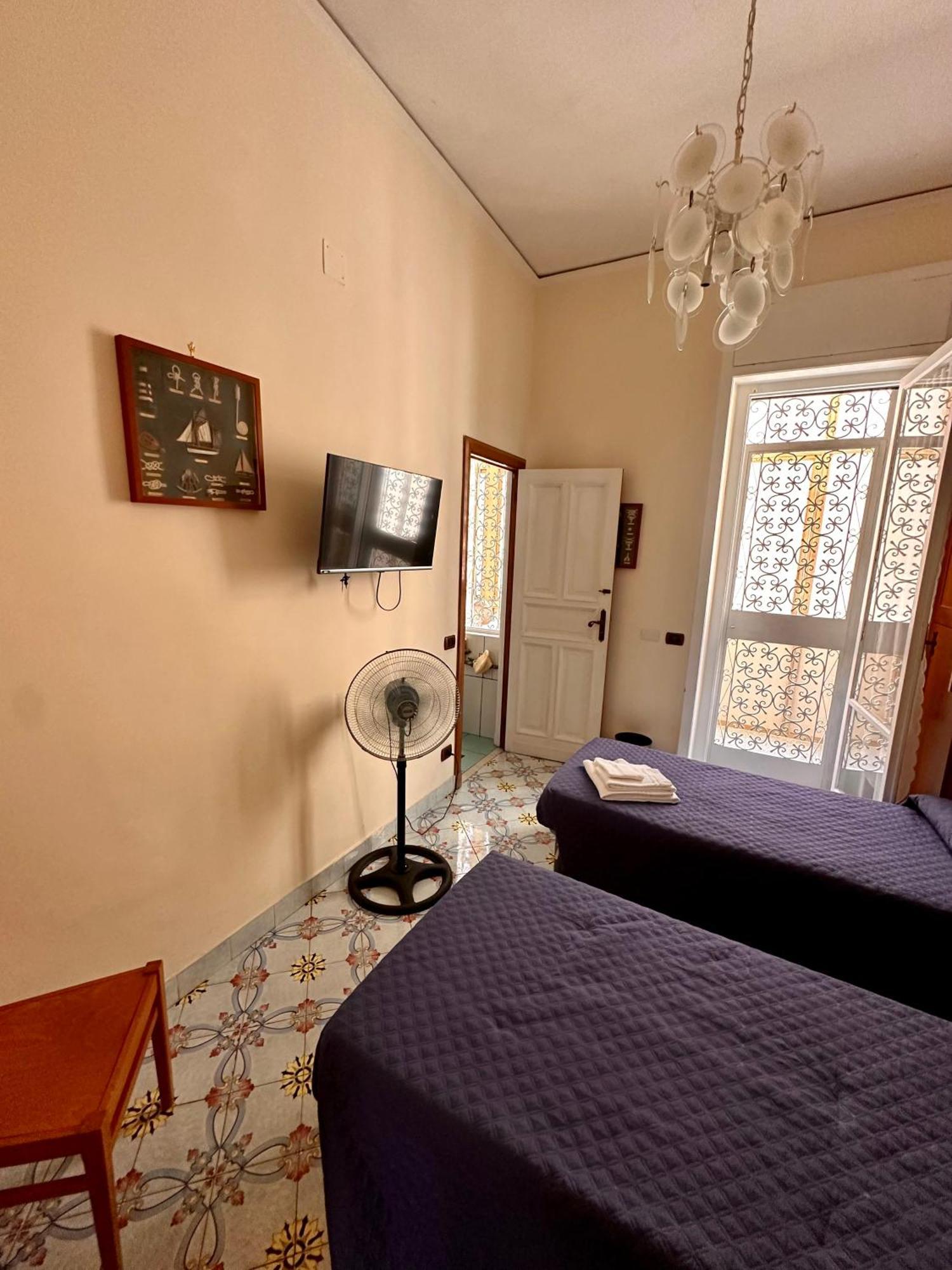 Maman Suite, City Center Near Molo Beverello Napels Buitenkant foto